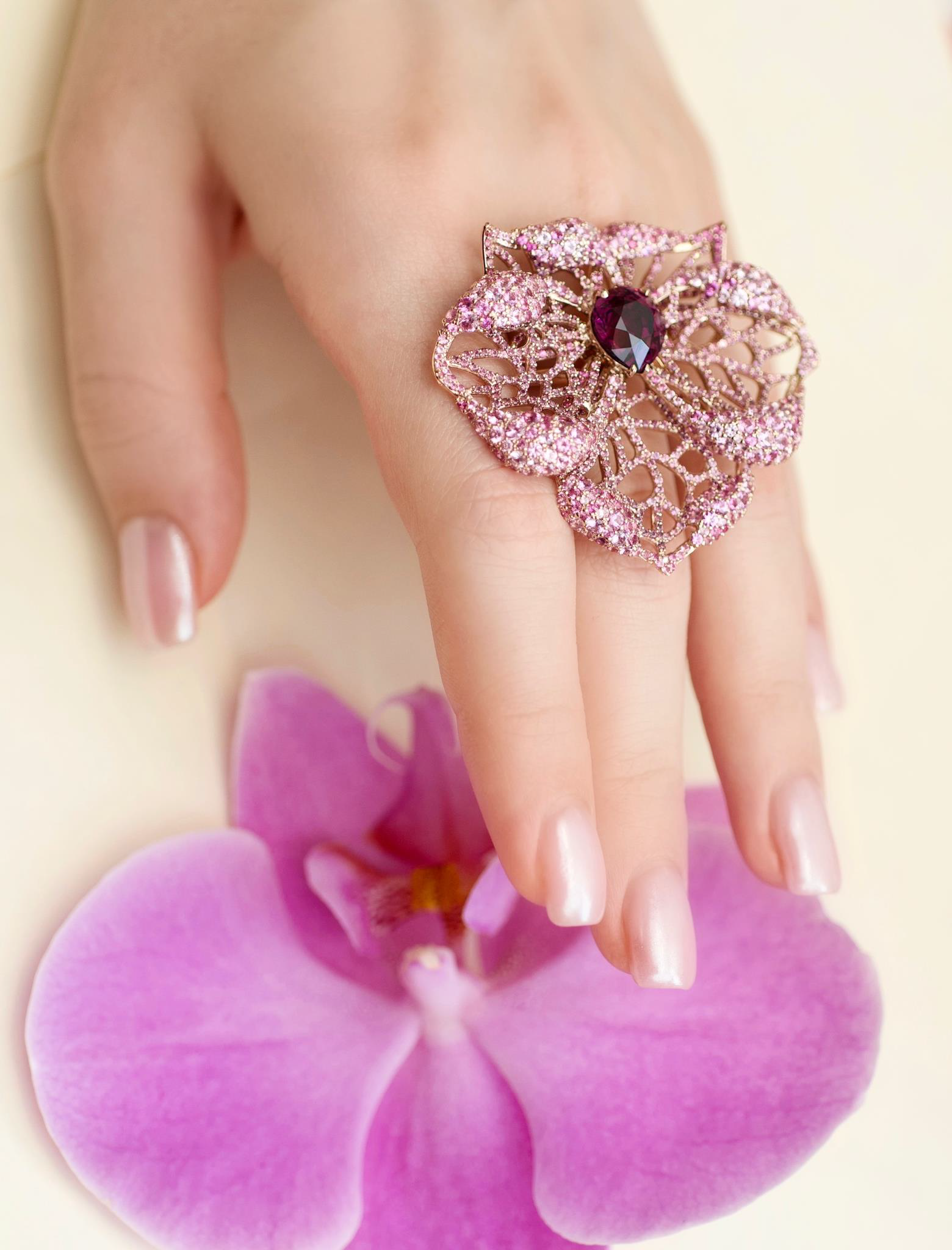 18K Rose Gold Orchid ring with 3.07cts natural Sri Lanken Spinel & 1,200 pcs of pink Sapphires & Rhodolites