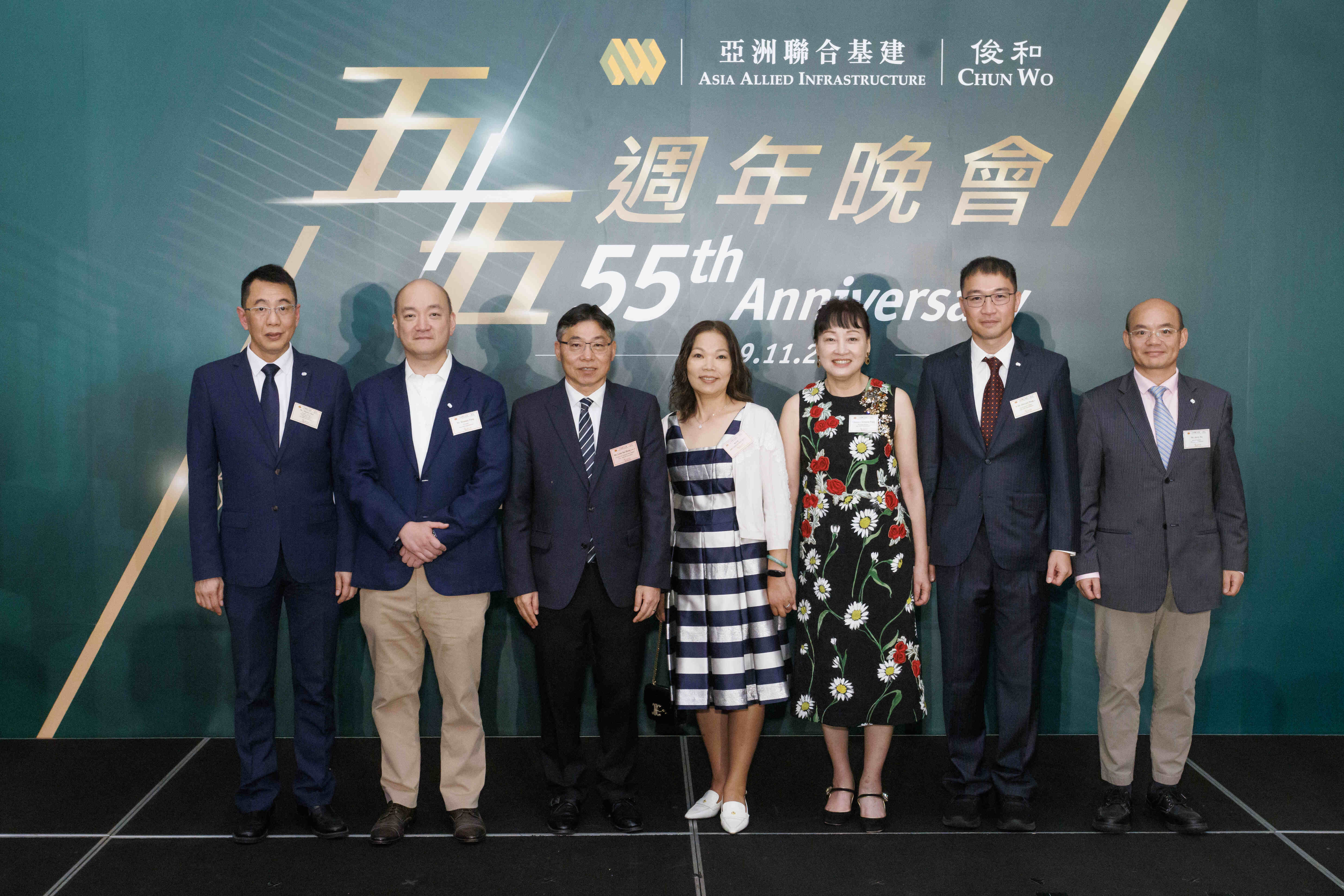 The guest of honor and the management team of Asia Allied Infrastructure group photo at the 55th anniversary cocktail ceremony. (from left to right) Chief Financial Officer of AAI, Mr. Martin Shea; Chairman of AAI, Mr. Dominic Pang; Secretary for Transport and Logistics, HKSAR Government, Ir Lam Sai-hung, GBS, JP; The wife of Secretary for Transport and Logistics, HKSAR Government, Ms Siu Wing-yee, Doris; Honorary Director of AAI, Madam Li Wai Hang; Chief Executive Officer of AAI, Ir Dr. Derrick Pang, JP; and Deputy Chairman of AAI, Mr. Jerry Xu.