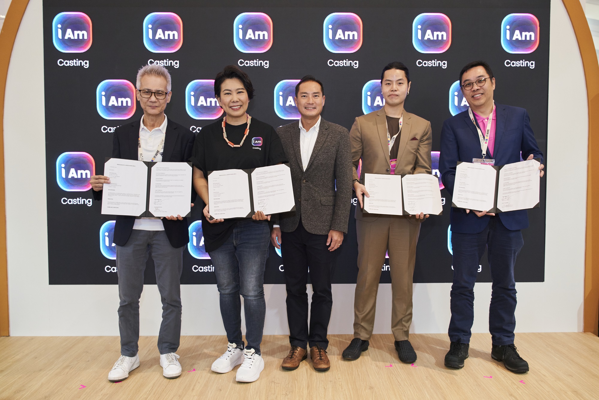 MOU signing with media and production companies at the IAmCasting launch: Ng Say Yong, Chief Content Officer, mm2 Entertainment; Irene Ang, Founder, IAmCasting; Tan Kiat How, Senior Minister-of-State for Communication and Information & National Development; Kenneth Shih, CEO, Hong Pictures; Pedro Tan, Managing Director & Executive Producer, Ochre Pictures