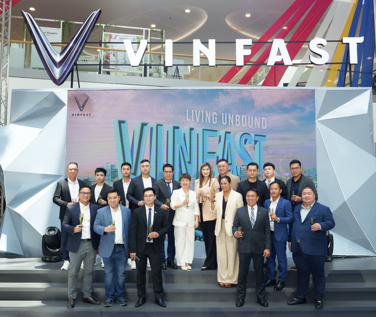 CEO VinFast Philippines (in white, center) with guests at the event.