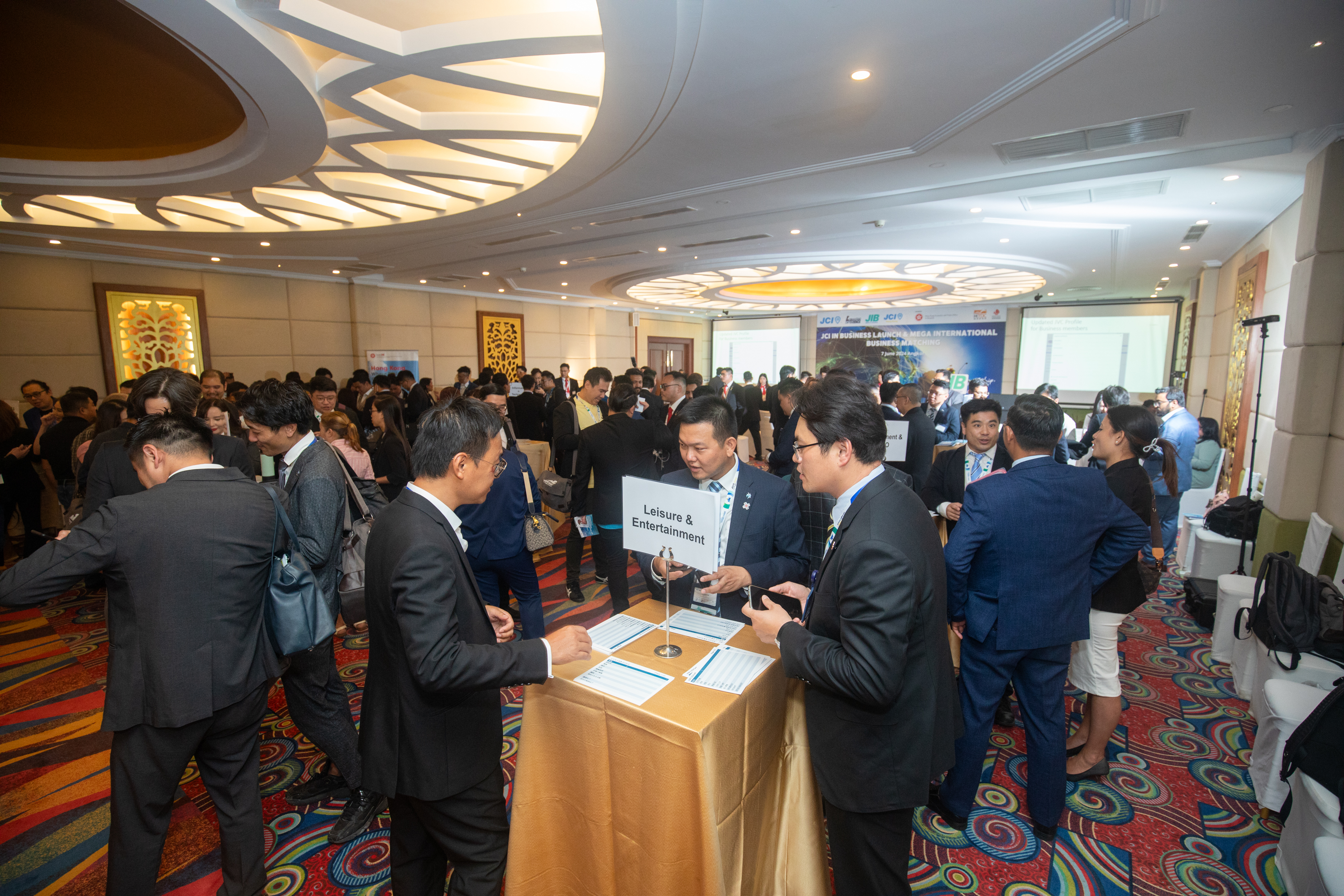 The business exchange event attracted more than 400 business representatives from nearly 30 different industries in different regions of the Asia-Pacific region.