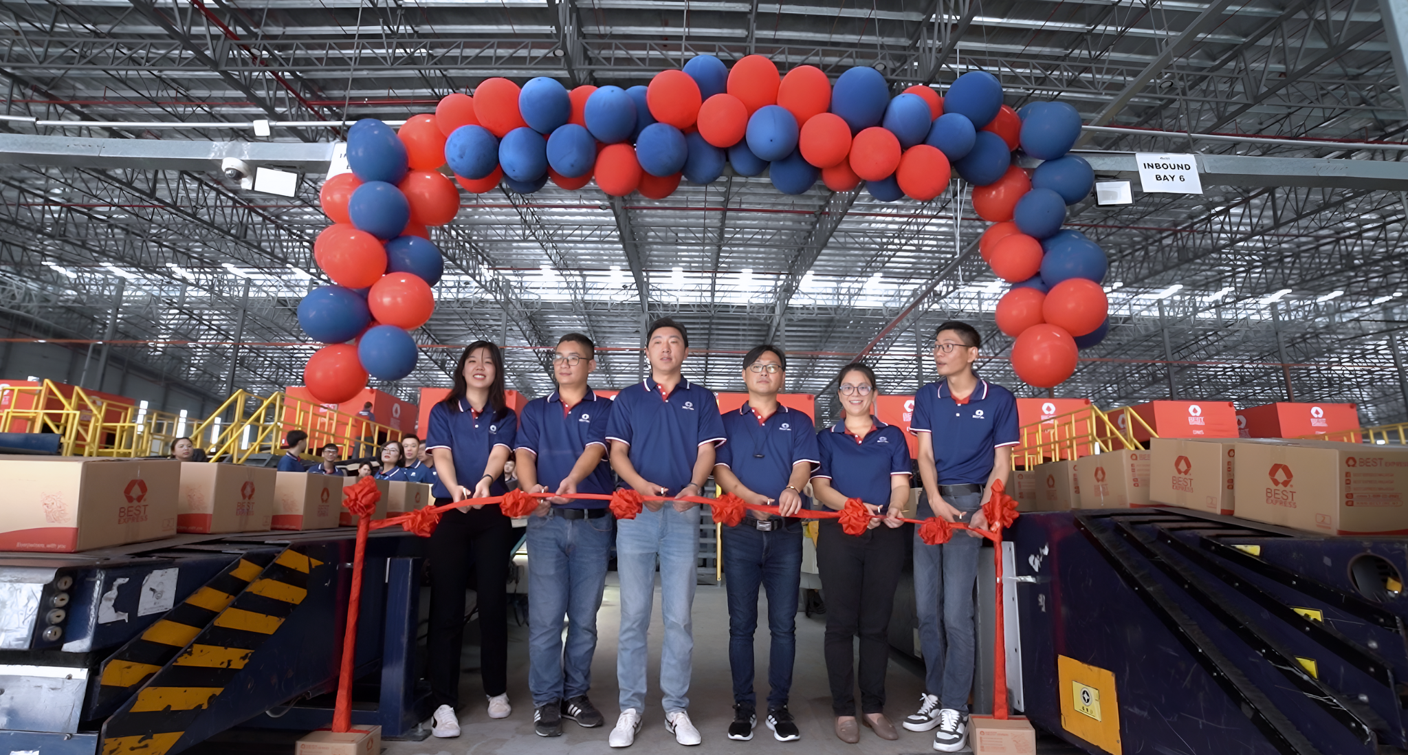 Gavin Lu , CEO of BEST Inc. Malaysia ( third from left) officiated the ribbon cutting ceremony