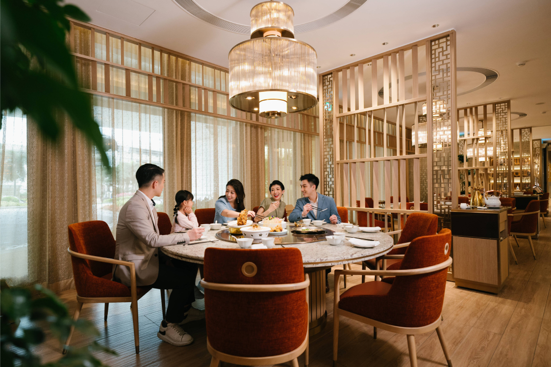 There are more than 30 restaurants and bars at StarWorld Hotel, Galaxy Macau and Broadway Macau will present exclusive gastronomic offers to celebrate the 25th anniversary of the Macau SAR. These include Michelin-starred experiences, regional Chinese specialties, and authentic local delicacies.