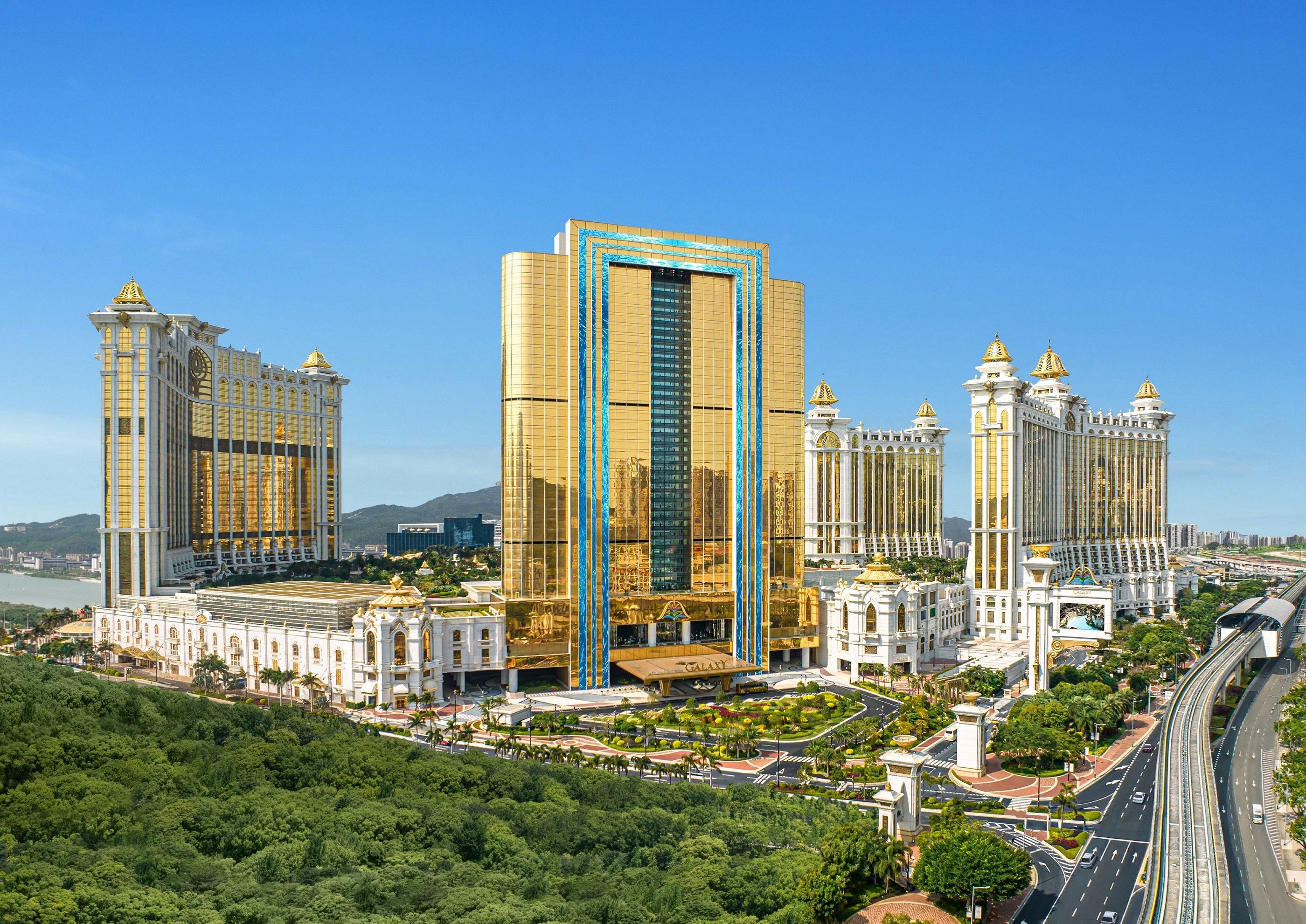 In celebration of the 25th anniversary of the establishment of the Macao Special Administrative Region, GEG rolled out an array of spectacular hotel and dining offers across all GEG properties from December 1 to December 31.