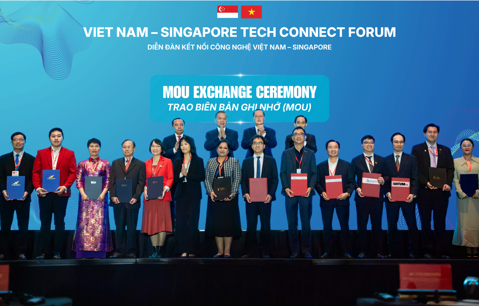 Kaopiz × QuantumTX sign MOU at Vietnam–Singapore Tech Connect Forum to co-develop next-generation healthcare solutions