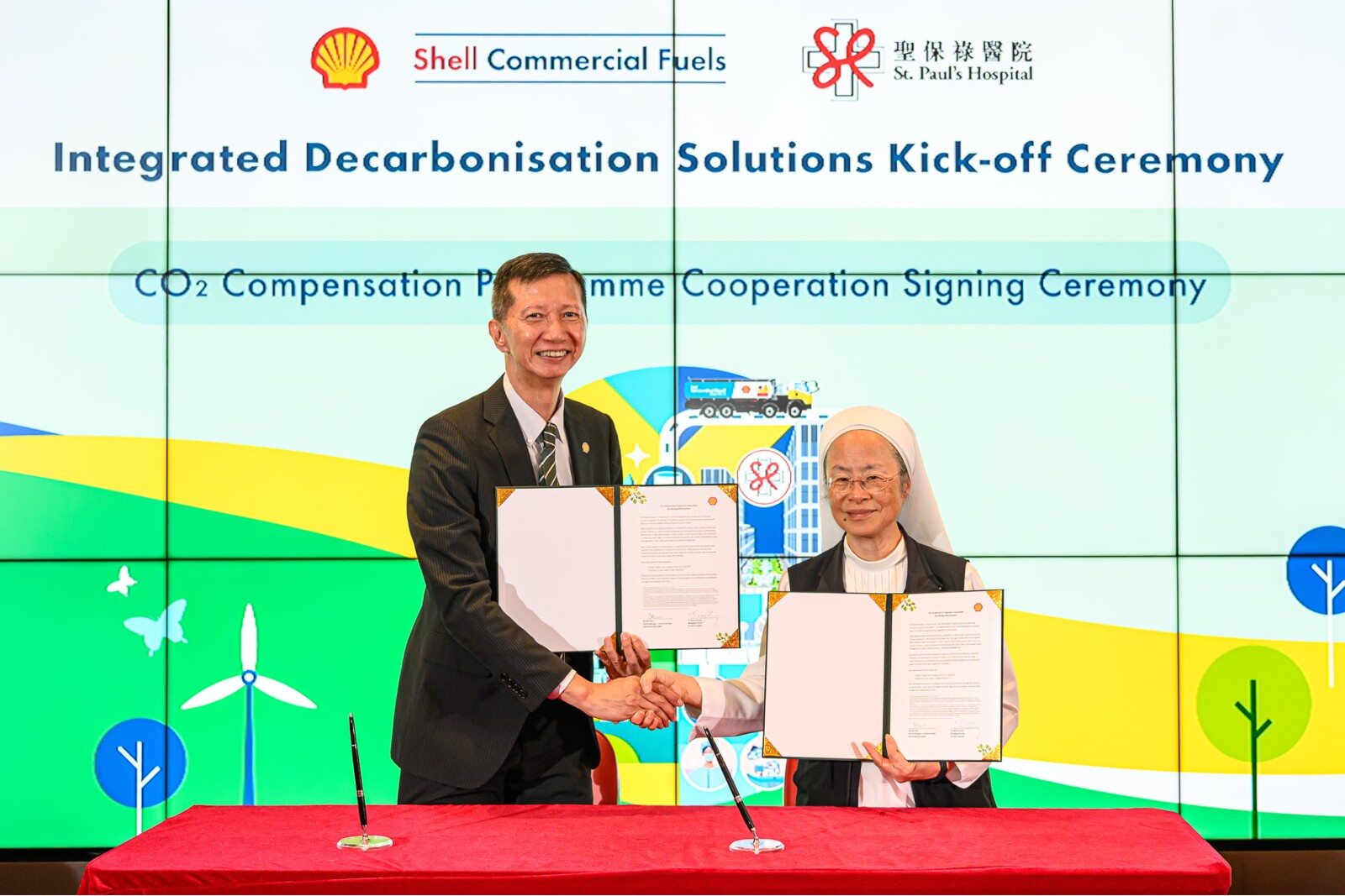 Mr. Dick Chan, General Manager of Shell Commercial Fuels – Hong Kong and Macau, and Sr. Nancy Cheung, Managing Director of St. Paul